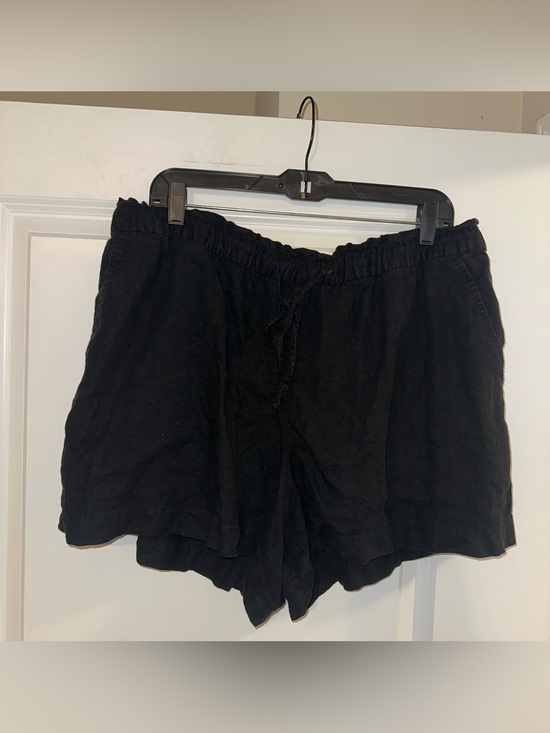 GAP Pants - Gap Black Women’s Elastic Waist Shorts with Pockets